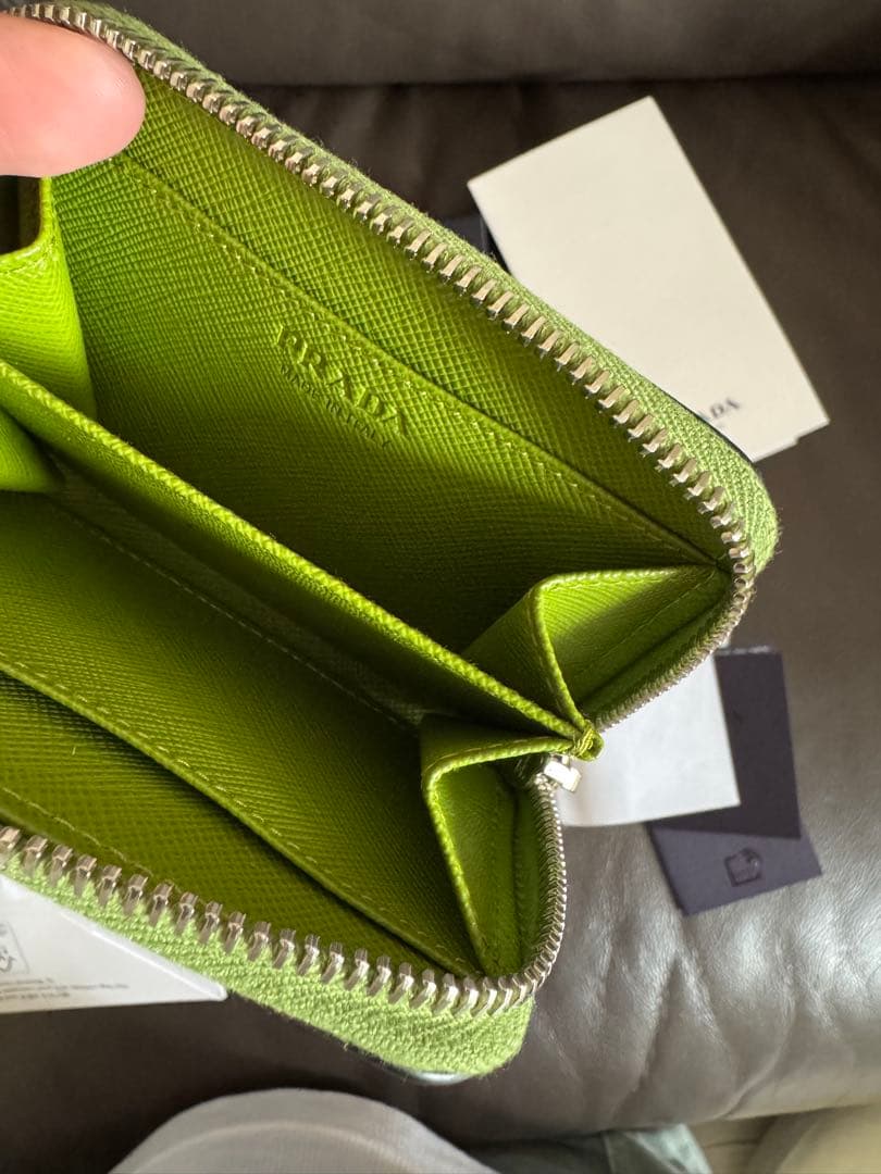 PRADA サフィアーノ ケース ライムグリーン
