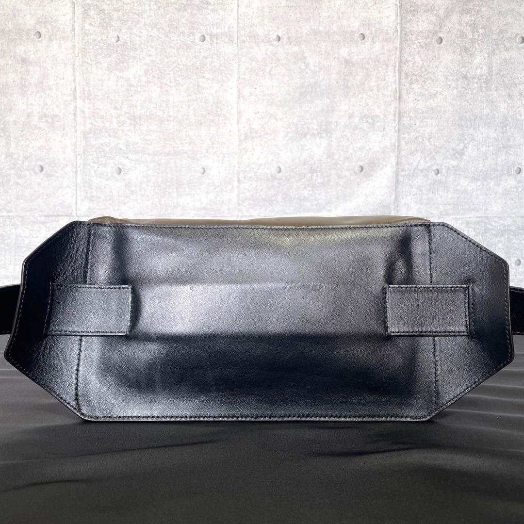 専用品JIMMY CHOO OSCAR オスカー カーキ レザー ボディバッグ