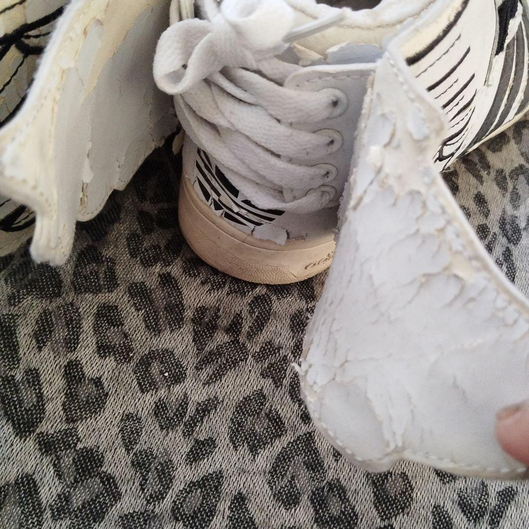 adidas ジェレミースコットホワイト 翼スニーカー