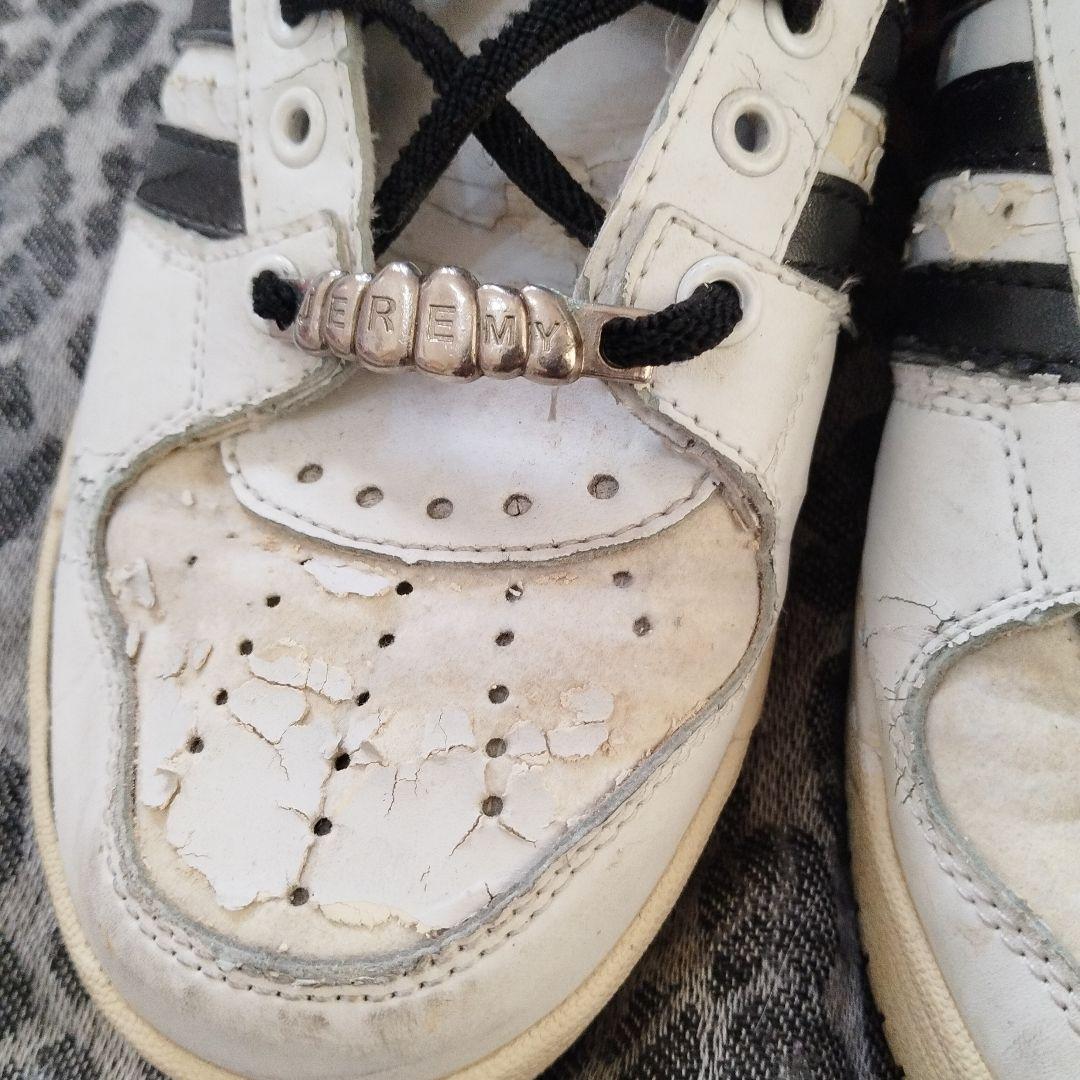 adidas ジェレミースコットホワイト 翼スニーカー