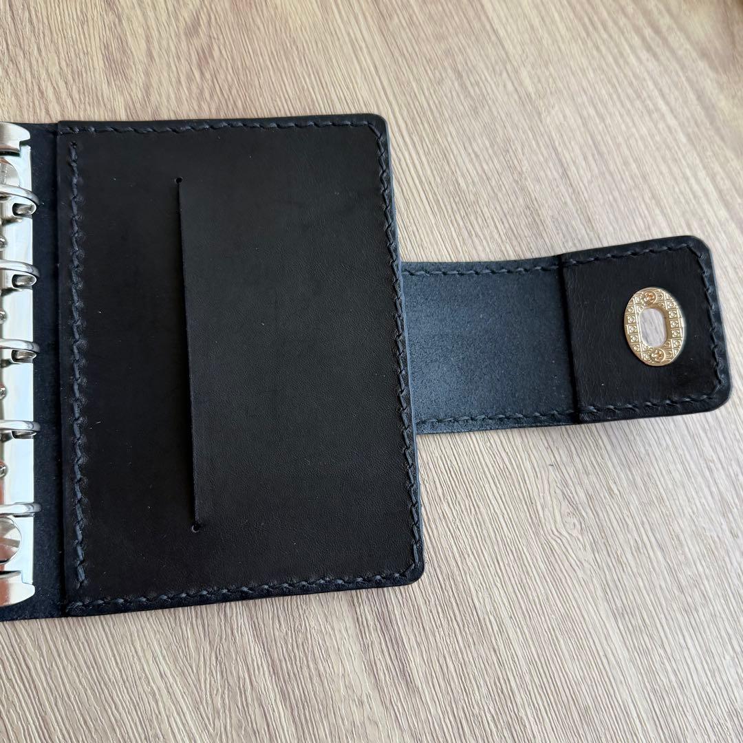 にこにこママページ【ヌメ革】M５システム手帳　ひねり錠　ブラック＆カウ柄
