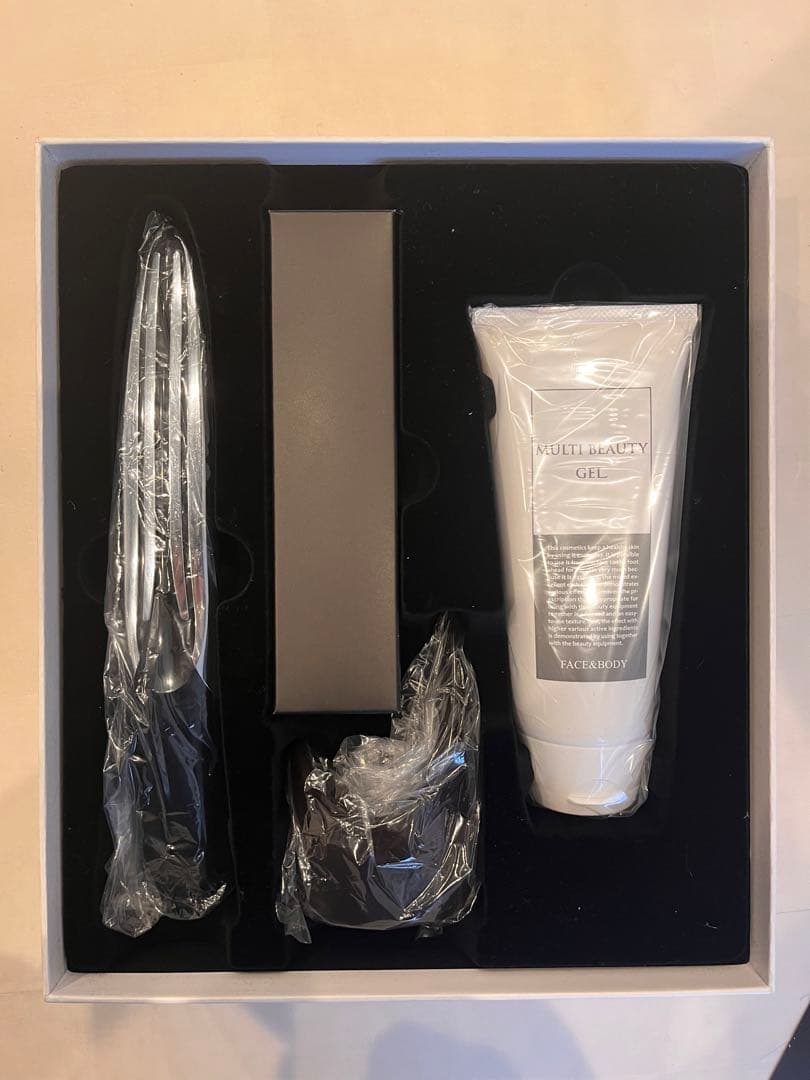 【美品】パイラナイト　PYR KNIGHT 美顔器セット　専用ジェル2本