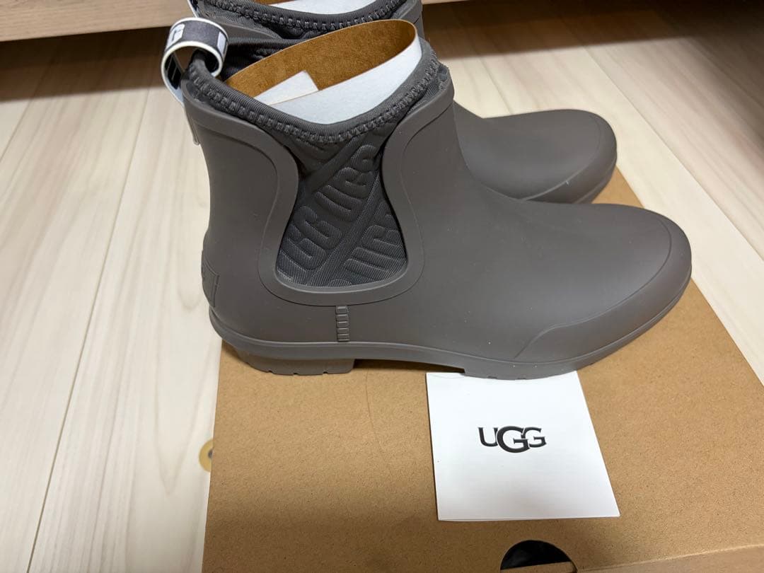新品UGG グレー ショートブーツ 雨天用　起毛取り外し可能なインヒール♡
