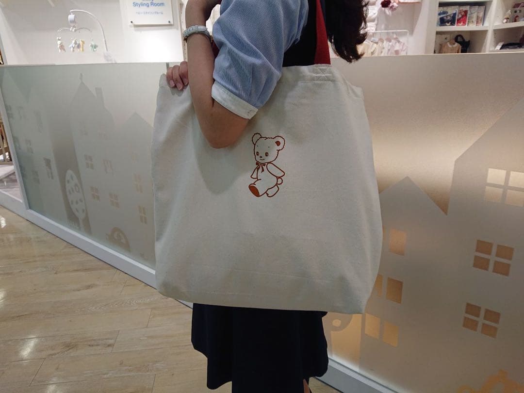 【新品】希少！！familiar ファミちゃんロゴ　マチ付きバッグ