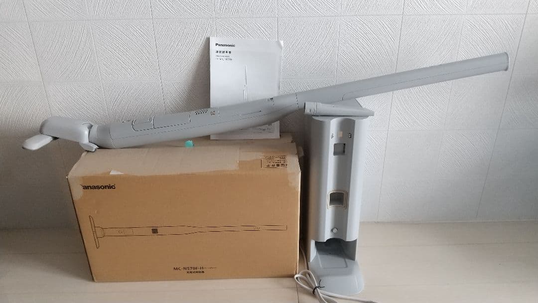 Panasonic セパレート型コードレススティック掃除機 MC-NS70F-H