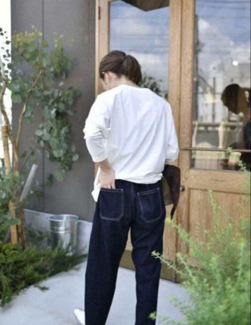 OUR こだわりシルエットのデニムパンツ　ライトブルー