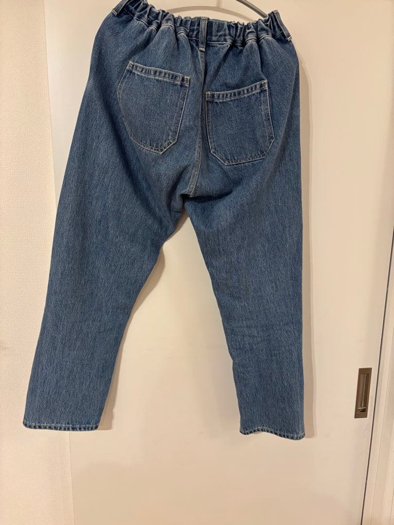 OUR こだわりシルエットのデニムパンツ　ライトブルー