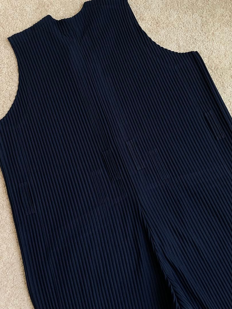 【限定価格〜10/26】イッセイミヤケオムプリッセ1 ネイビージャンプスーツ