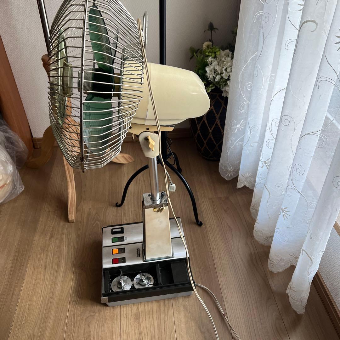 アンティーク扇風機スイッチ光る昭和レトログリーン扇風機コード修理品撮影用品動作可
