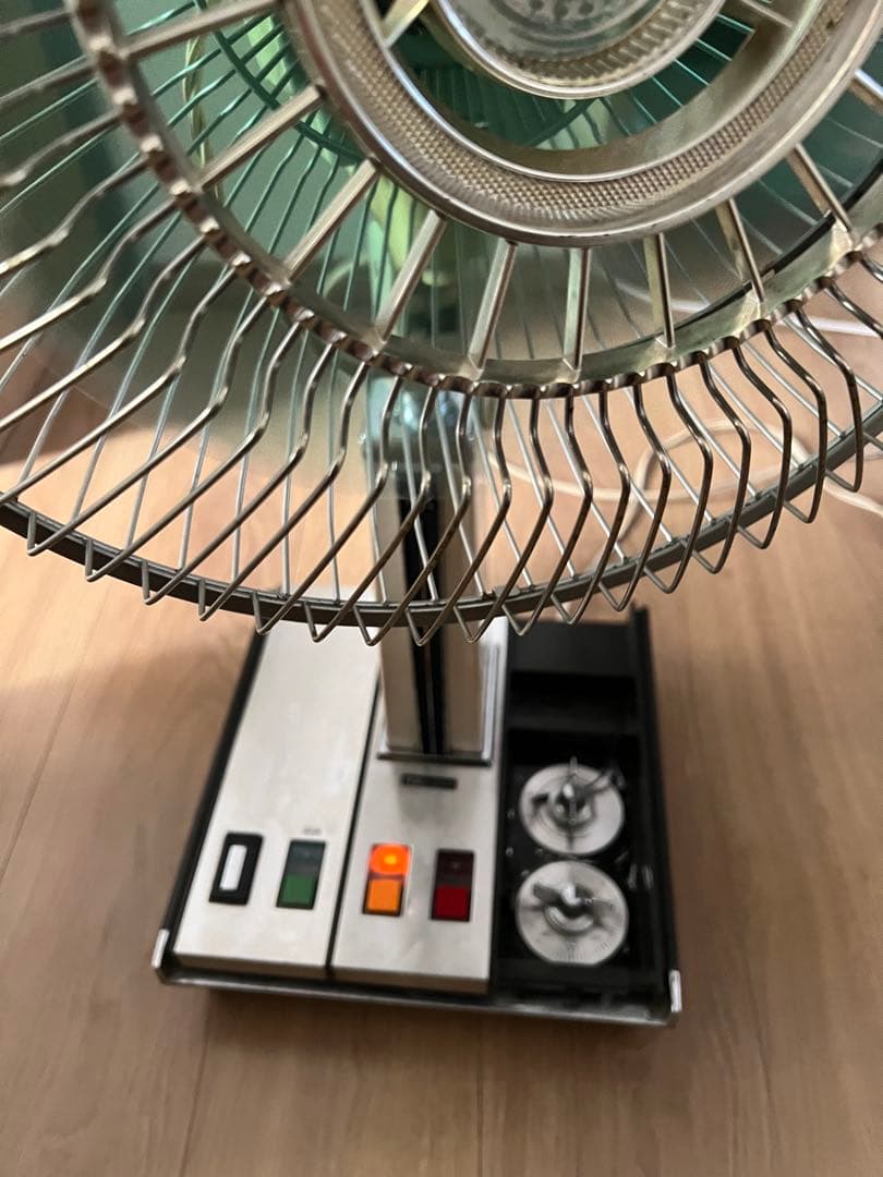 アンティーク扇風機スイッチ光る昭和レトログリーン扇風機コード修理品撮影用品動作可