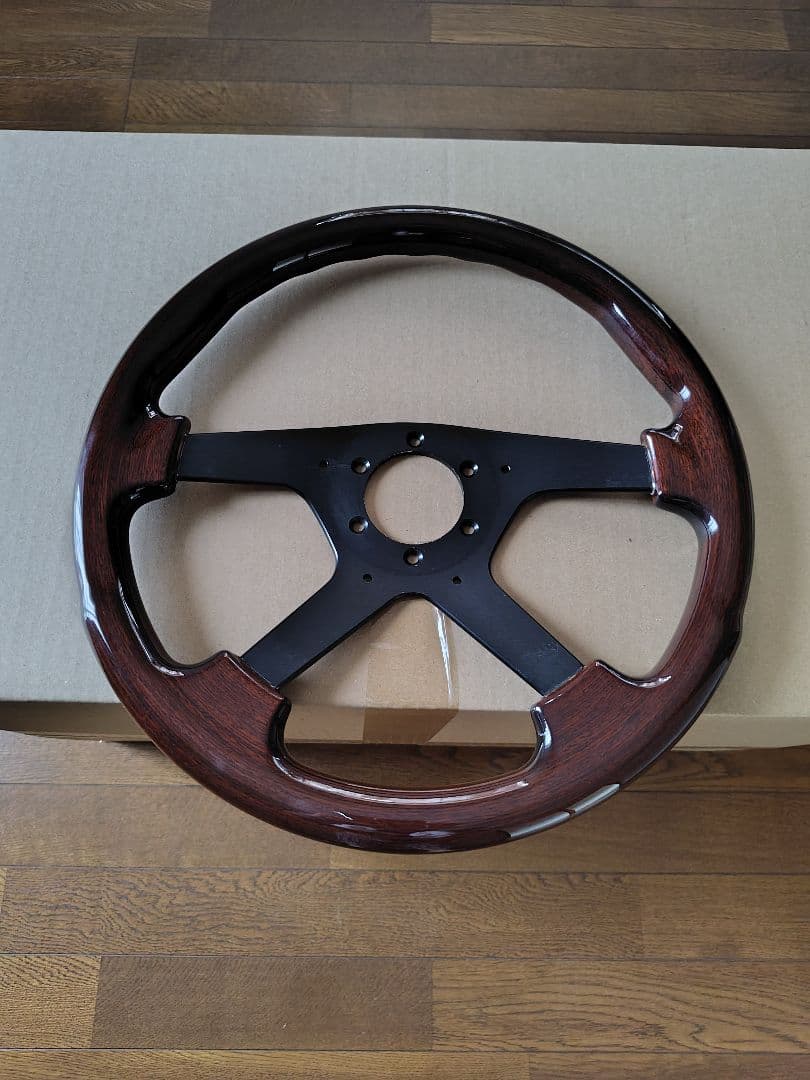 モモダークウッドハンドル 4本スポーク フルパッド付き