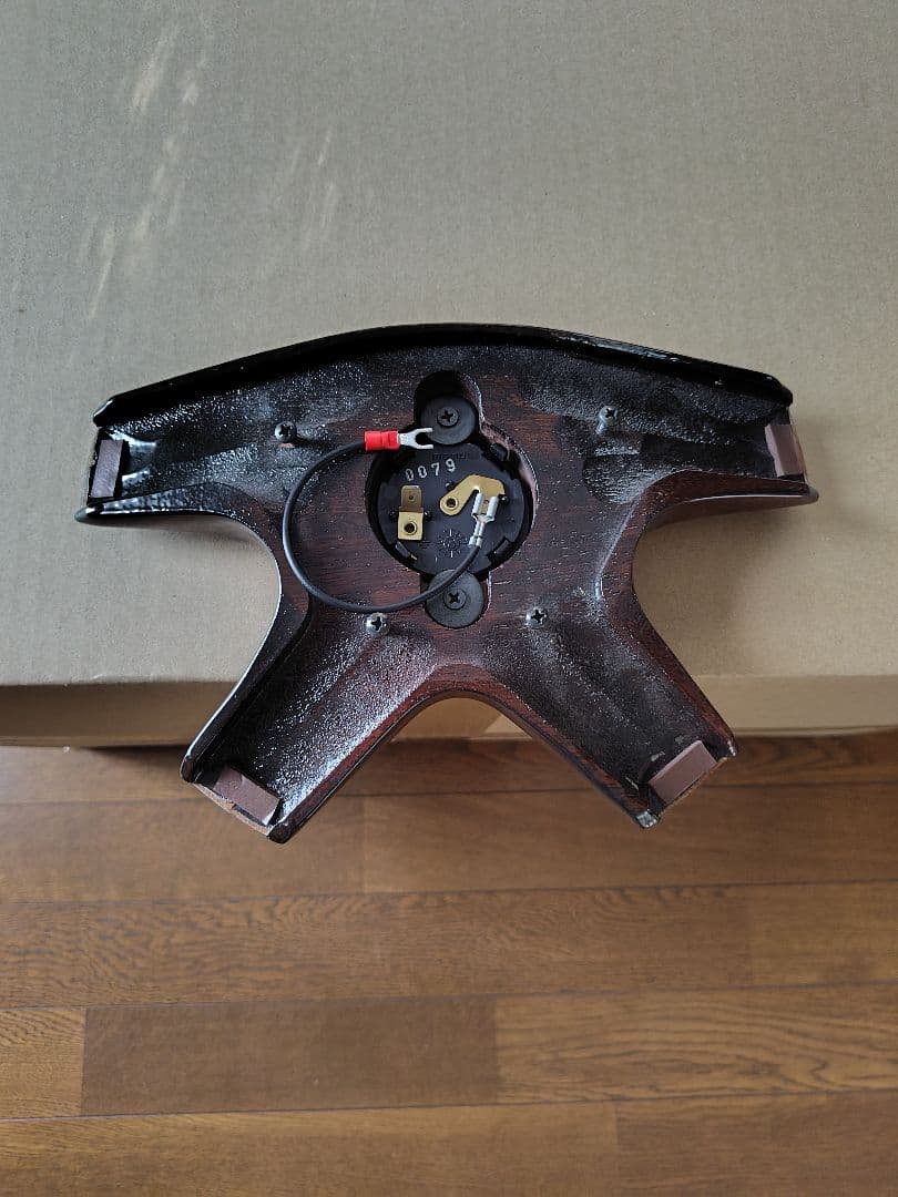 モモダークウッドハンドル 4本スポーク フルパッド付き