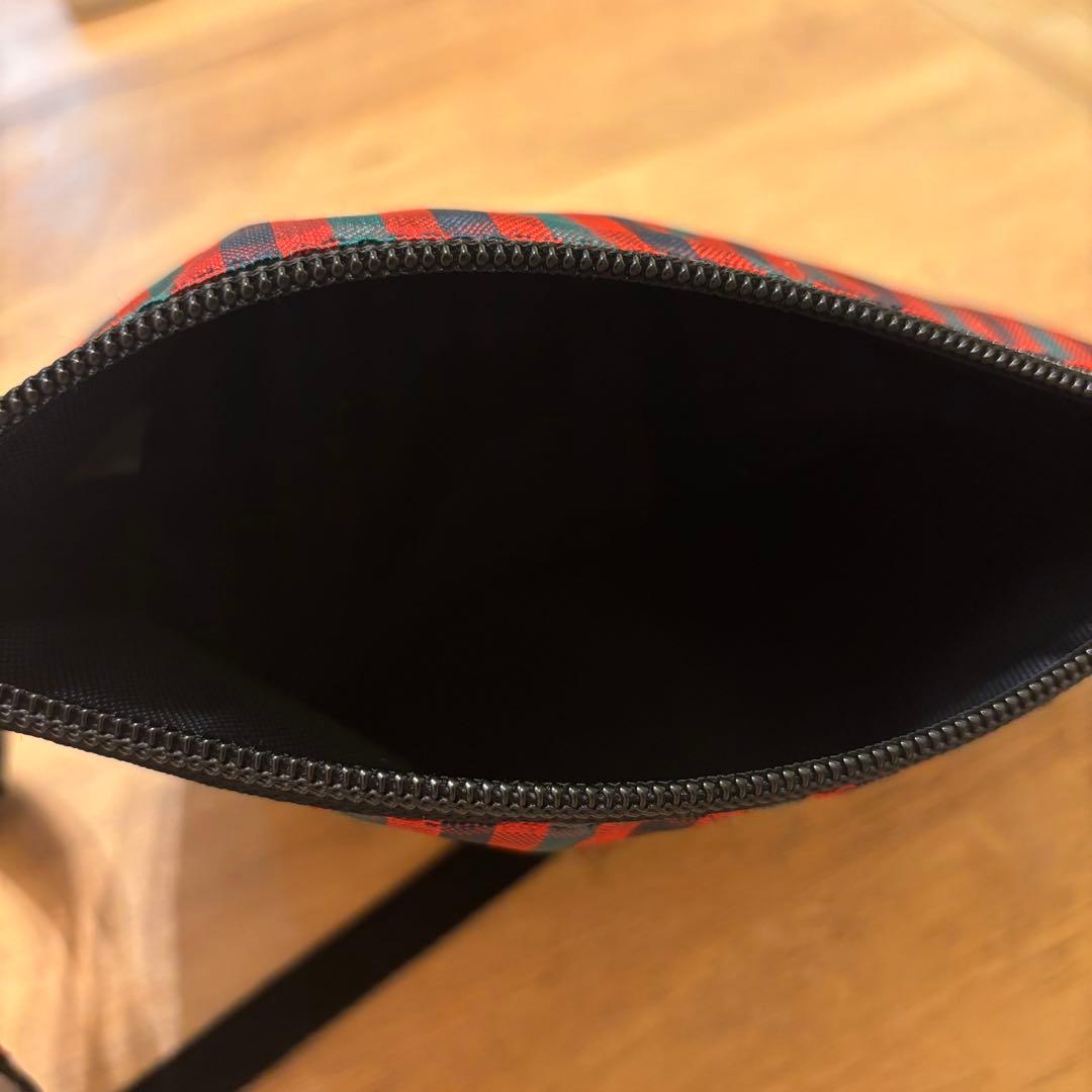 ファミリア舟形ポシェット