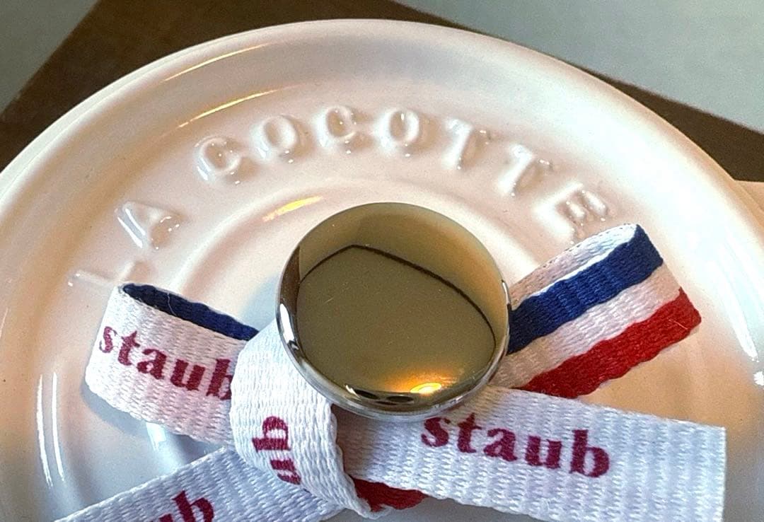 ストウブSTAUB完売ホワイトココットラウンド１０ｃｍ新品未使用 生涯保証＆箱付