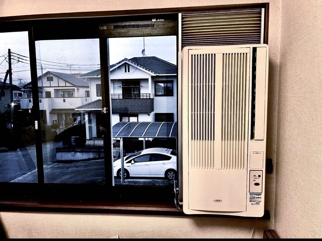 美品　使用短期間　コイズミ窓枠取り付けエアコン　KAW-1602/W