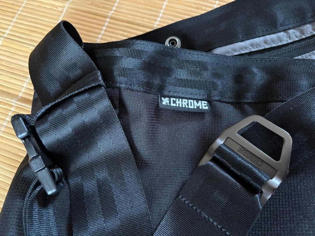美品！CHROME クローム ニュースペーパーメッセンジャーバッグ ブラック