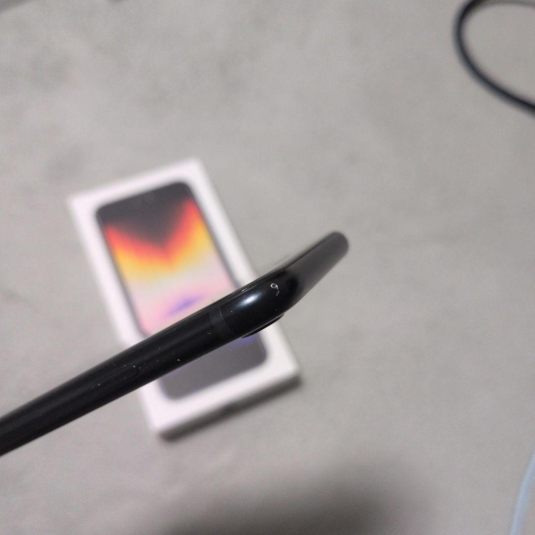 iPhone se3 第三世代　ソフトバンク64GB やや傷有り