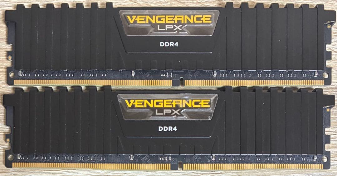 【中古】DDR4-3000 32GB(16GB×2枚) CORSAIR