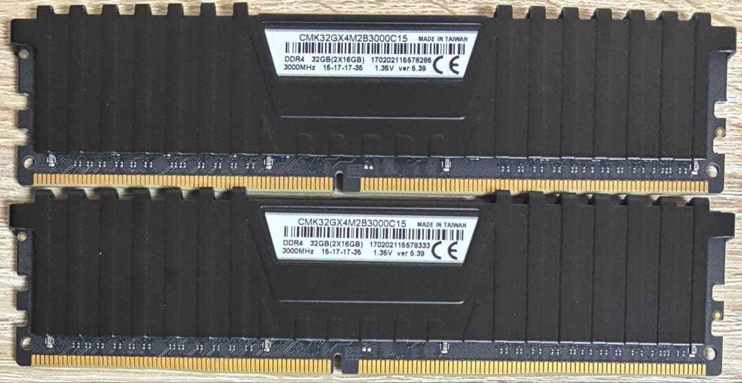 【中古】DDR4-3000 32GB(16GB×2枚) CORSAIR