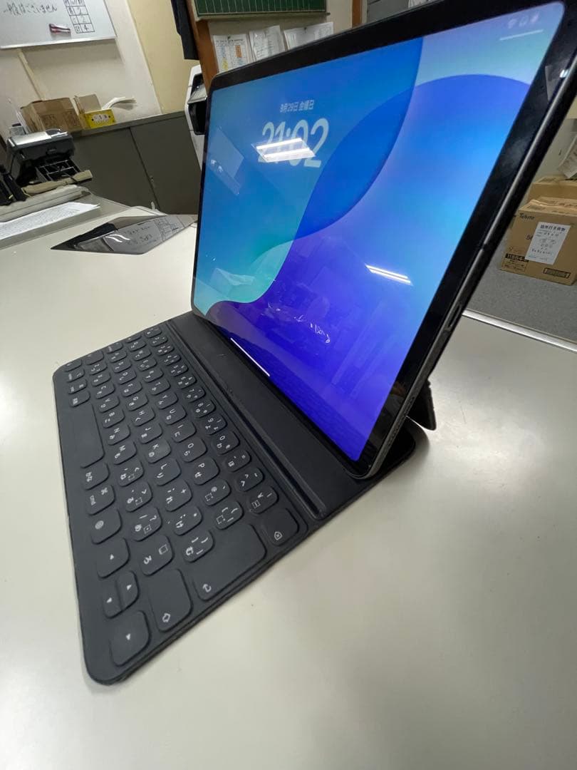 週末値下げ　iPad Pro 11 256 Cellular 純正Folio付き