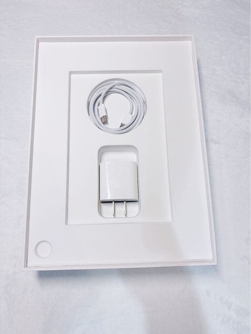 【箱付美品】 iPad A16 第11世代 シルバー Wi-Fi 128GB