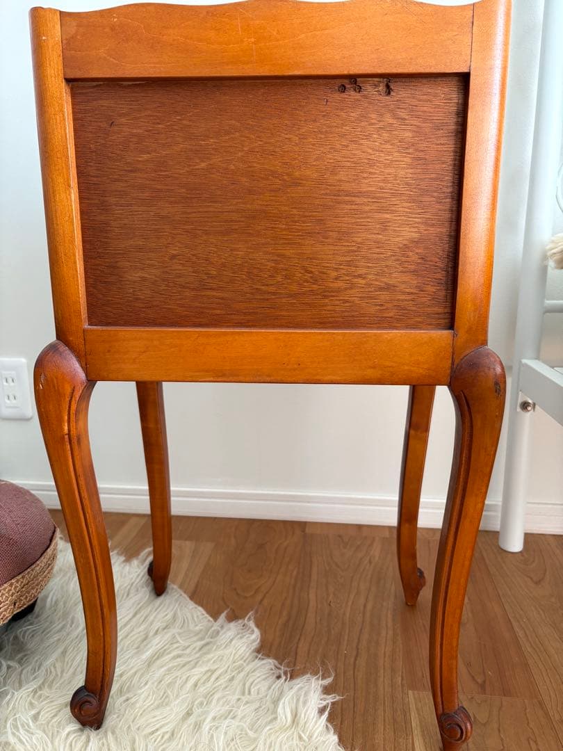 フランス　アンティーク　ブロカント　寝室　サイドボード　サイドキャビネット