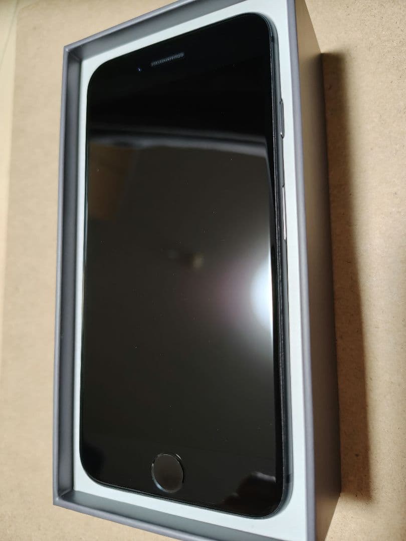 P*h様 Apple iPhone 8 スペースグレイ 本体 箱付き