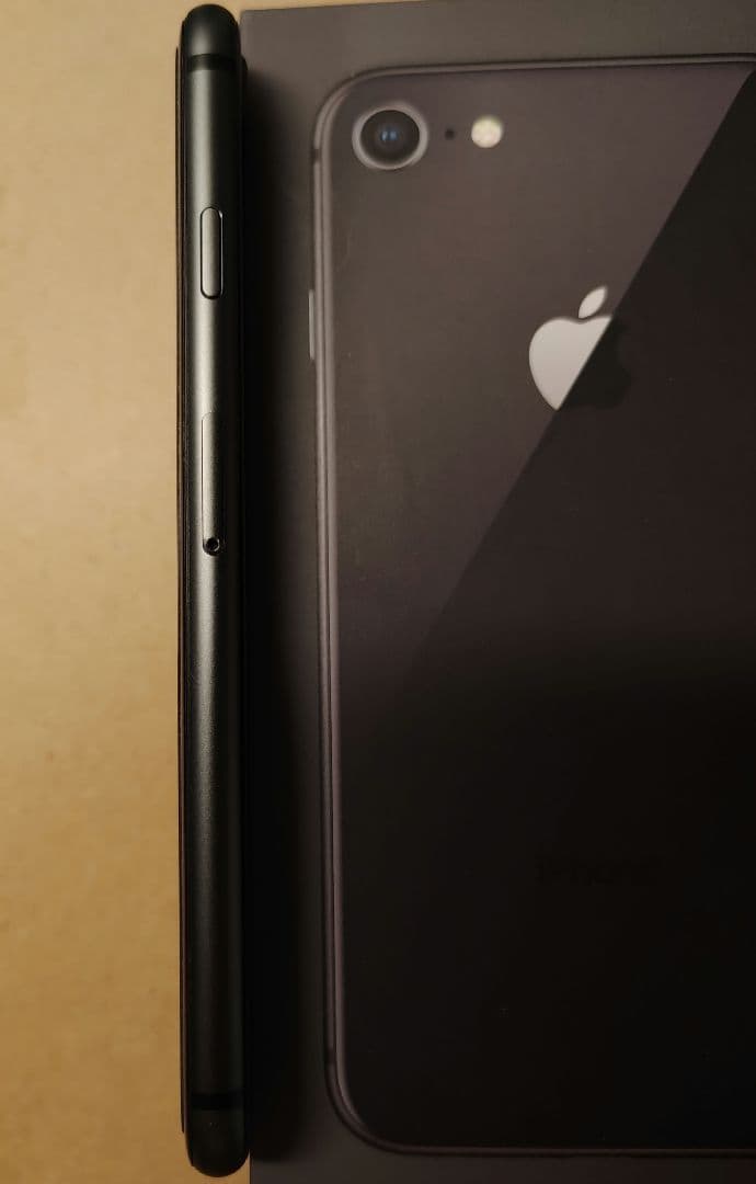 P*h様 Apple iPhone 8 スペースグレイ 本体 箱付き