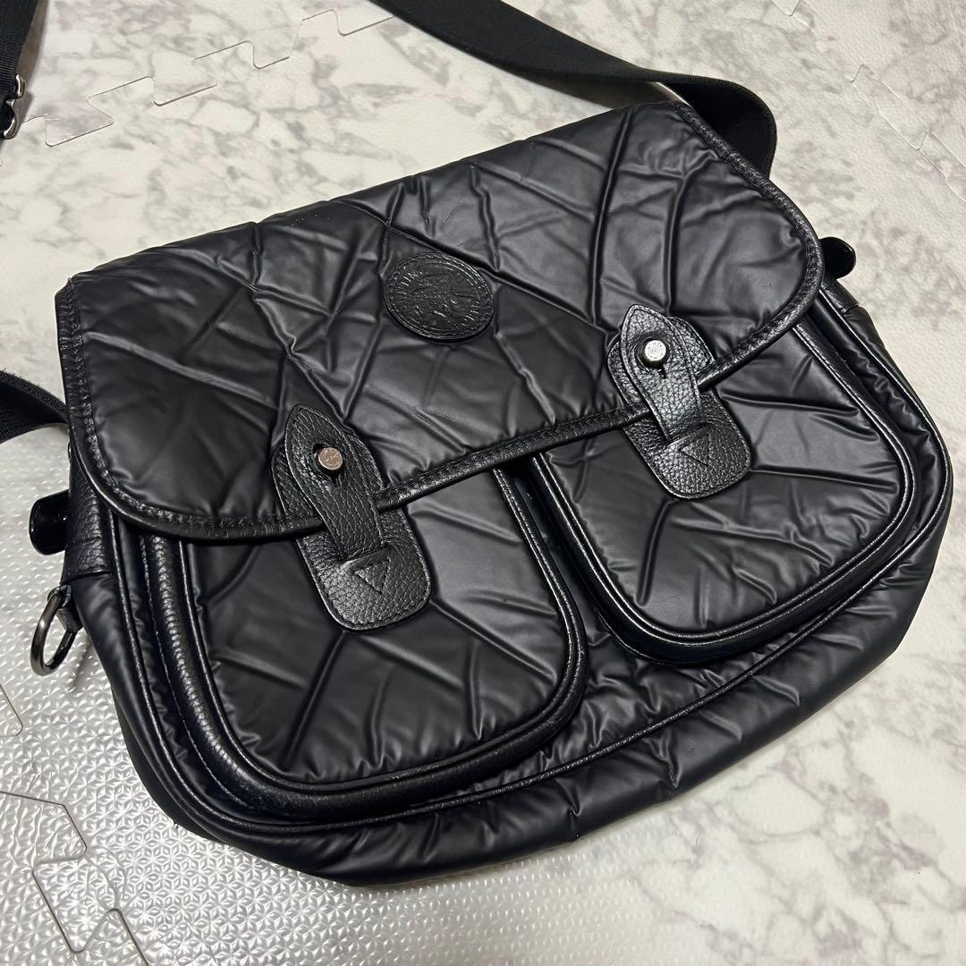 ハンティングワールド　バチュークロス　黒　メッセンジャーバック　ショルダーバック