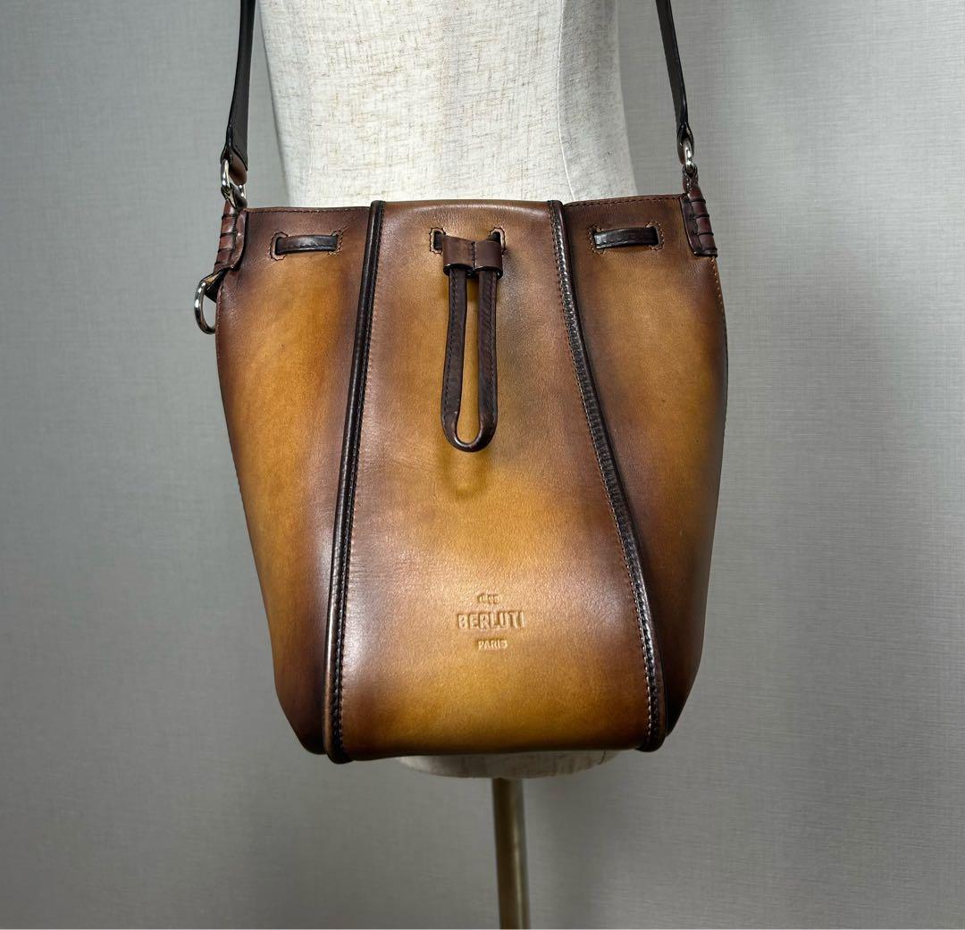 ほぼ新品　特注約50万円　 限定　Berluti ナムソス メッセンジャーバッグ