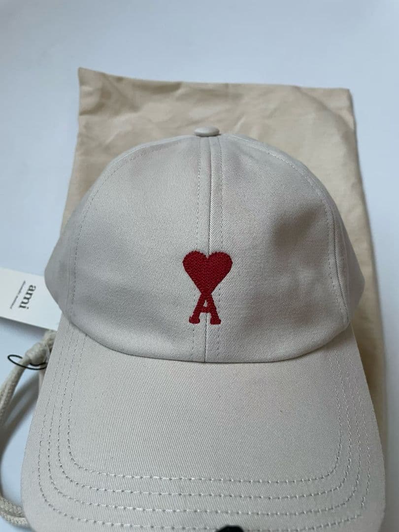 AMI ベージュ ハート刺繍キャップ ベージュ キャップ ユニセックス