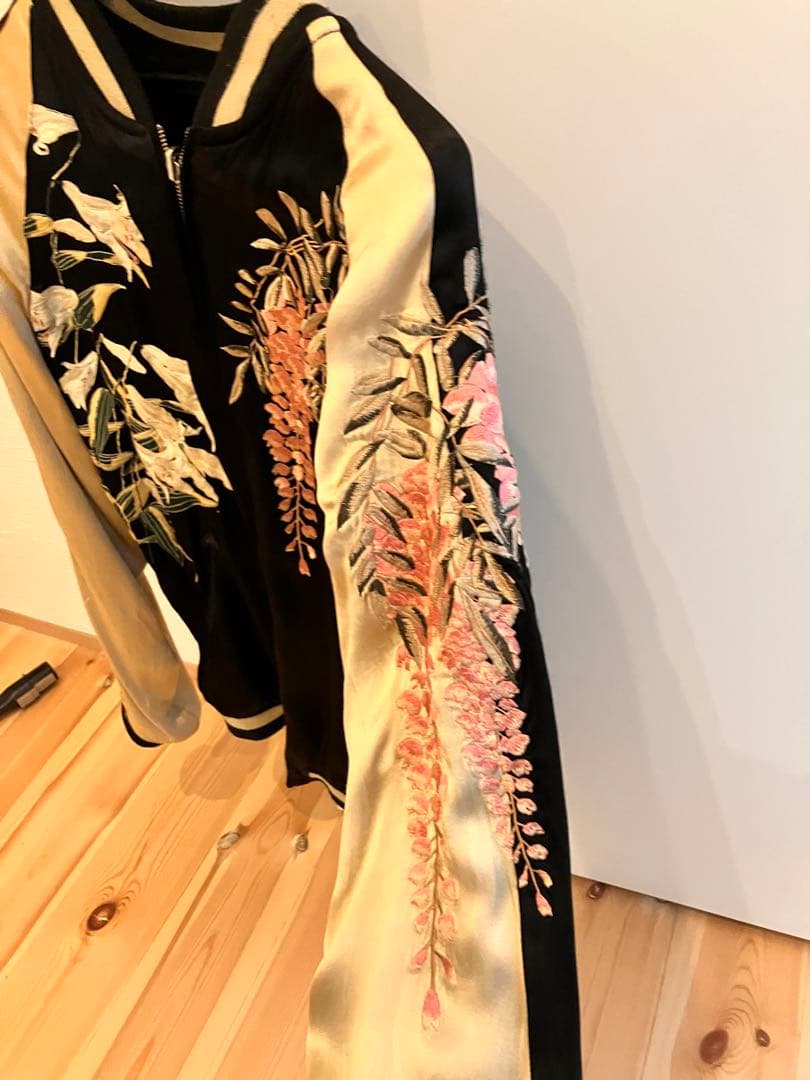 刺繍入りスカジャン 黒/金　リバーシブル