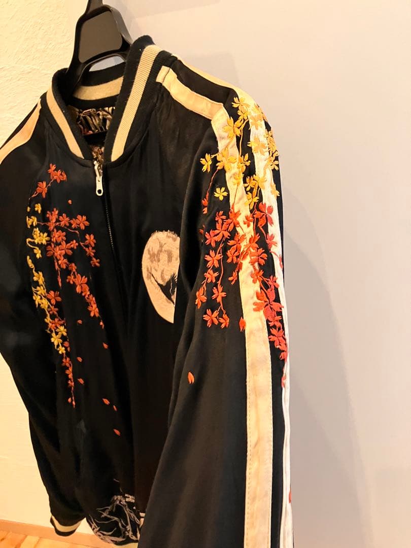 刺繍入りスカジャン 黒/金　リバーシブル