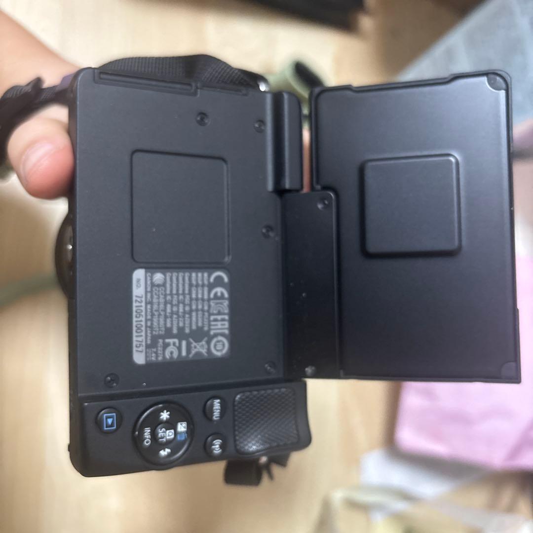 【Canon】EOS M100 64GB SDカード・バッテリー2個付き