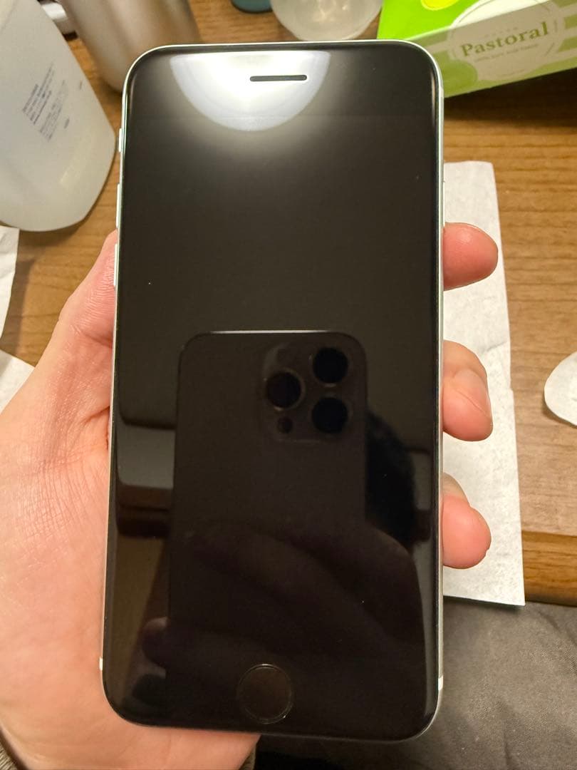 iPhone SE 2 128GB ホワイト SIMフリー純正バッテリー87%