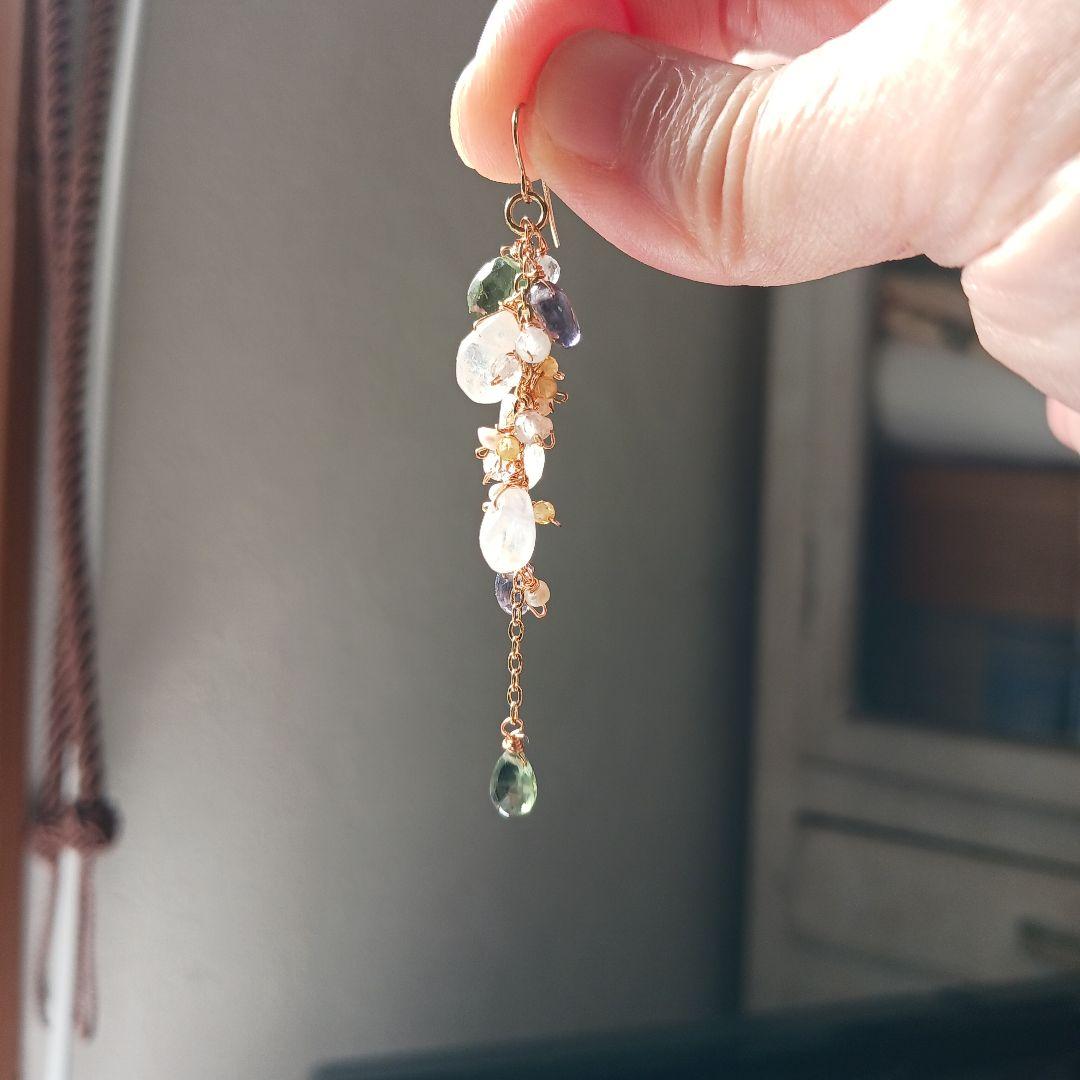 ヴィオレッタ様現品限り春色　白椿色のピアス　14kgf