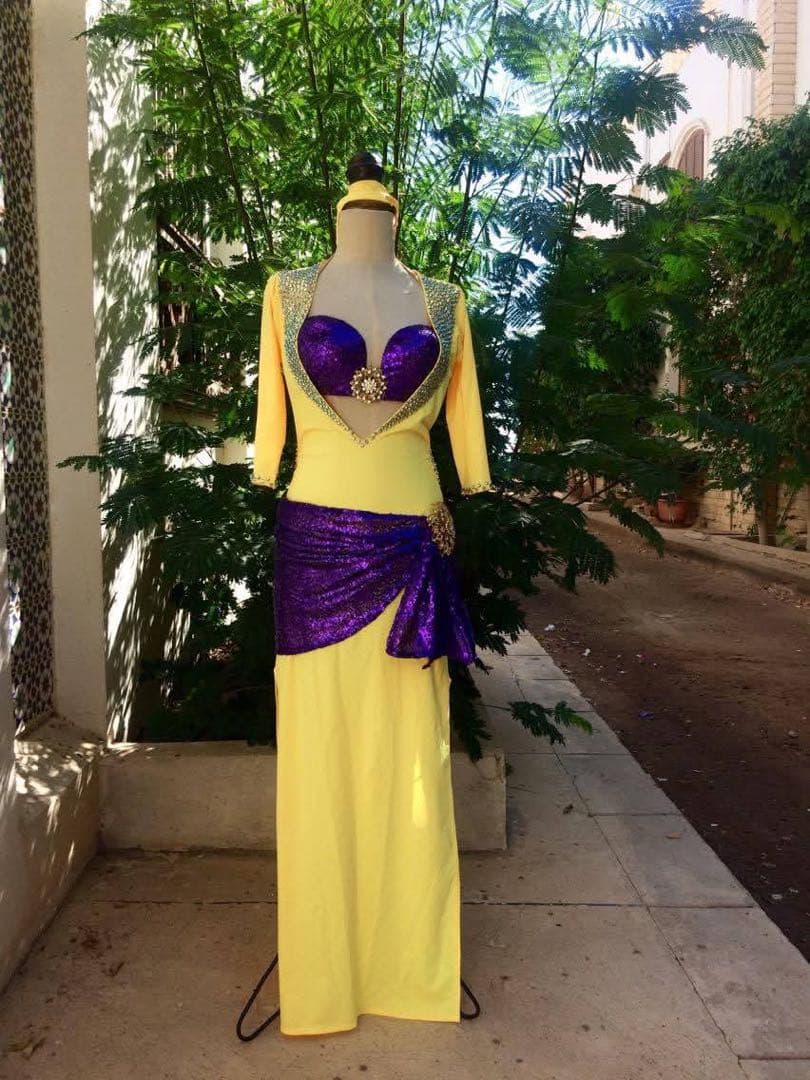 スフェルブティックバラディドレス　ブラベルト、ヘアバンド付き