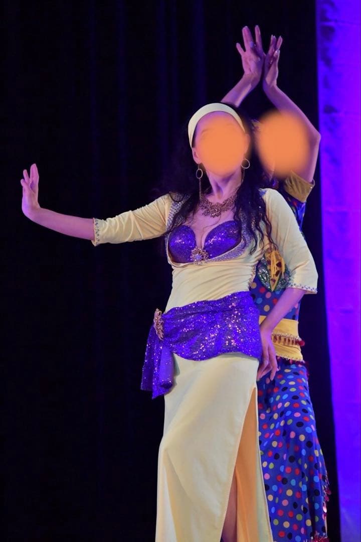 スフェルブティックバラディドレス　ブラベルト、ヘアバンド付き