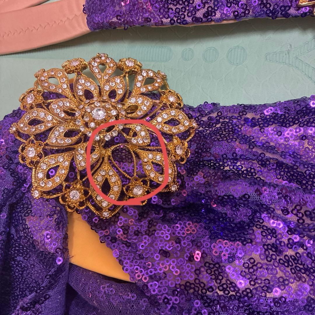 スフェルブティックバラディドレス　ブラベルト、ヘアバンド付き