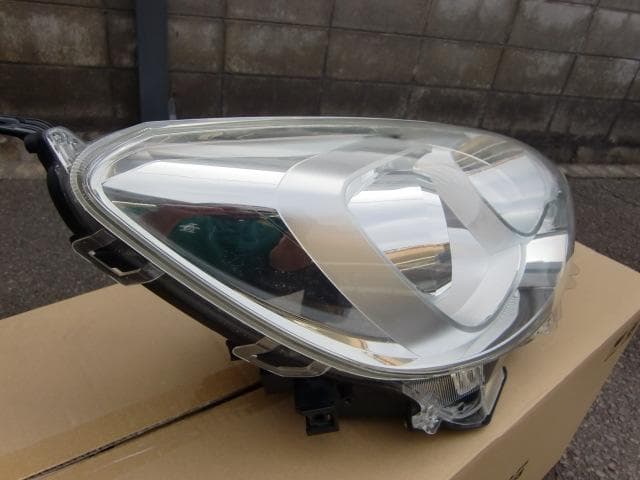 アクア NHP10 右ヘッドランプ