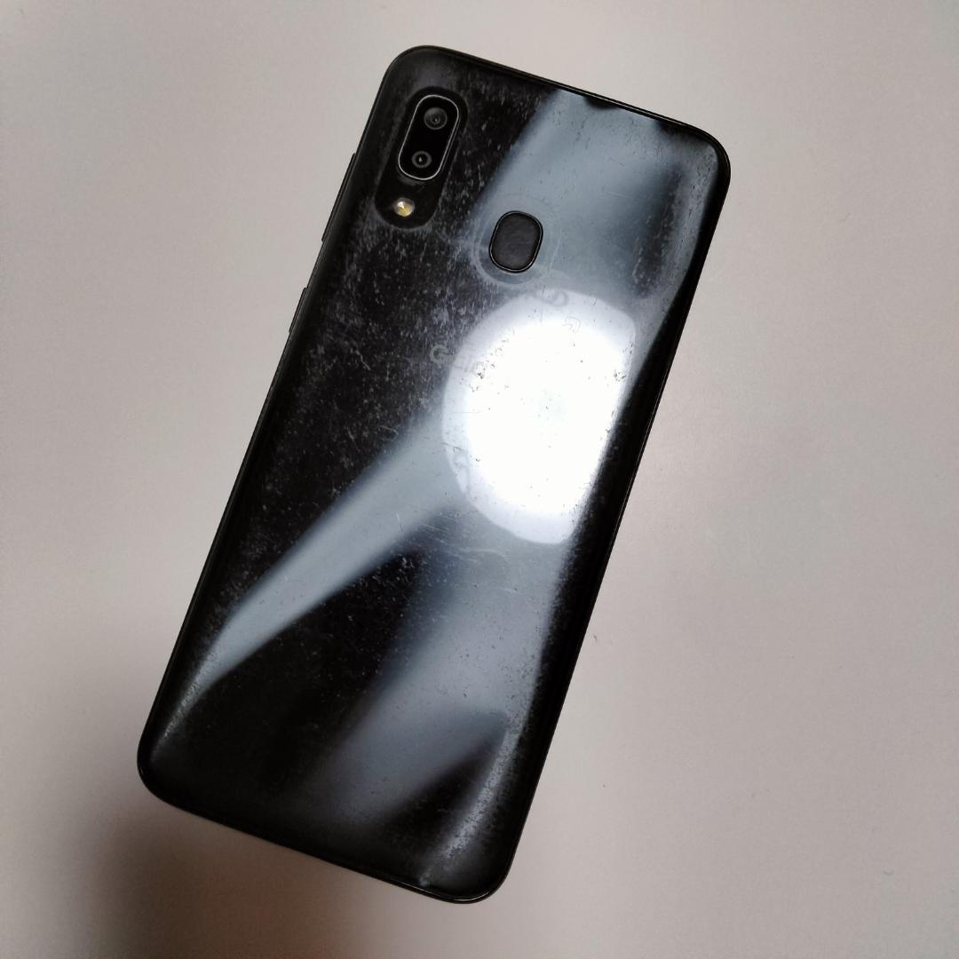 【Galaxy SCV43 64GB au版 画面美品 背面に小傷あり】