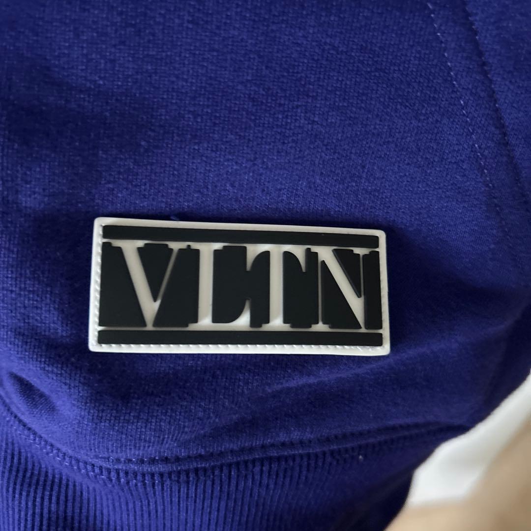 VALENTINO 紫色 パーカー VLNTロゴ