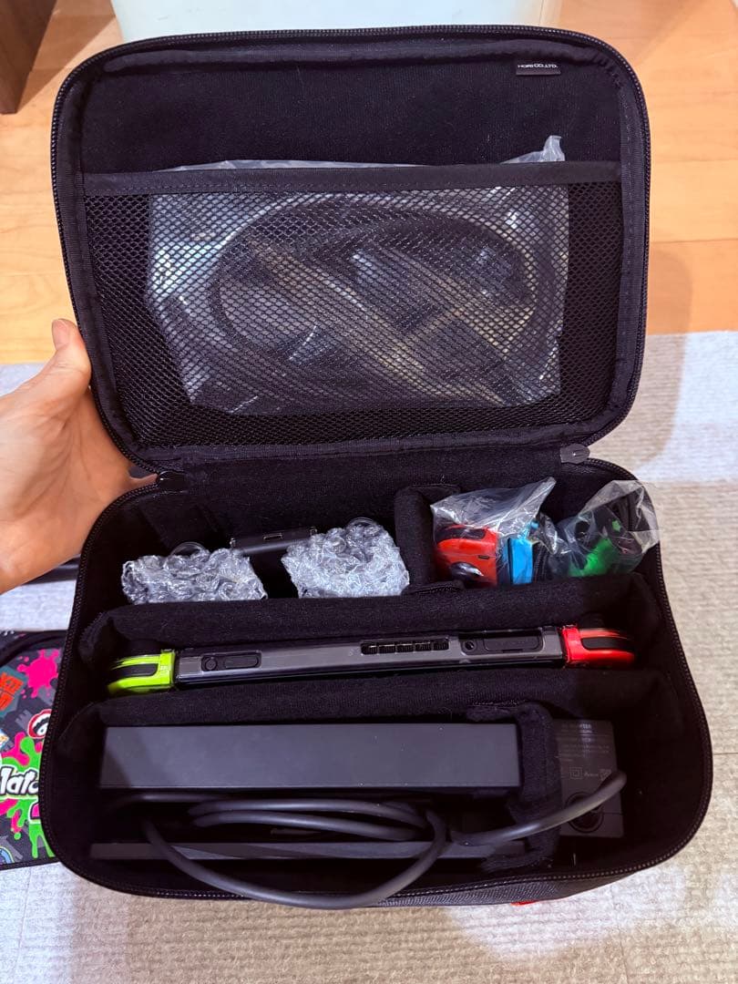 Nintendo Switch 本体　HORI丸ごと収納ケースなどおまけ多数