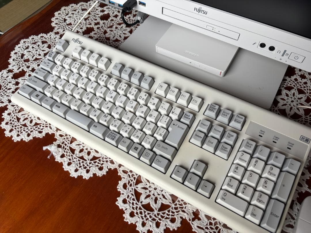 富士通 液晶一体型デスクトップパソコン ESPRIMO K557/R