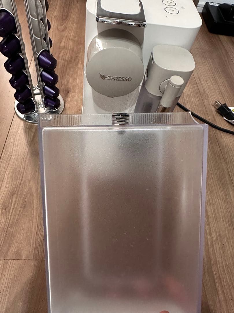 NESPRESSO カプセル式コーヒーメーカー ラティシマワン プラス ポーセ