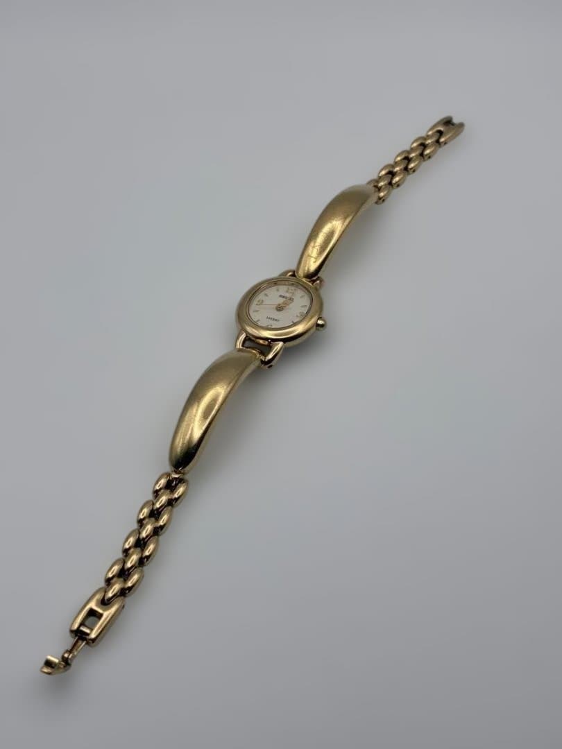 セイコールーセント腕時計　ゴールド　クオーツ　バングルタイプ　レディース　稼働