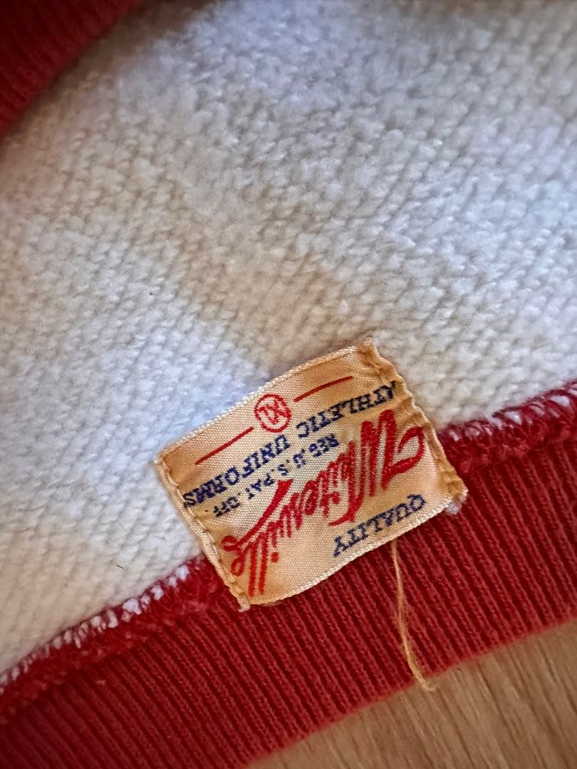 東洋エンタープライズ　ホワイツビル　スノー柄スウェット