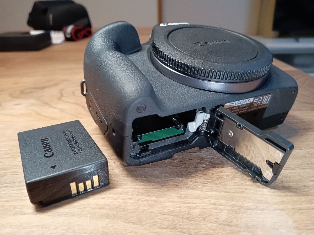 フ*ン様 【センサー清掃済み】Canon EOS R50 ボディ【取説+返金保証