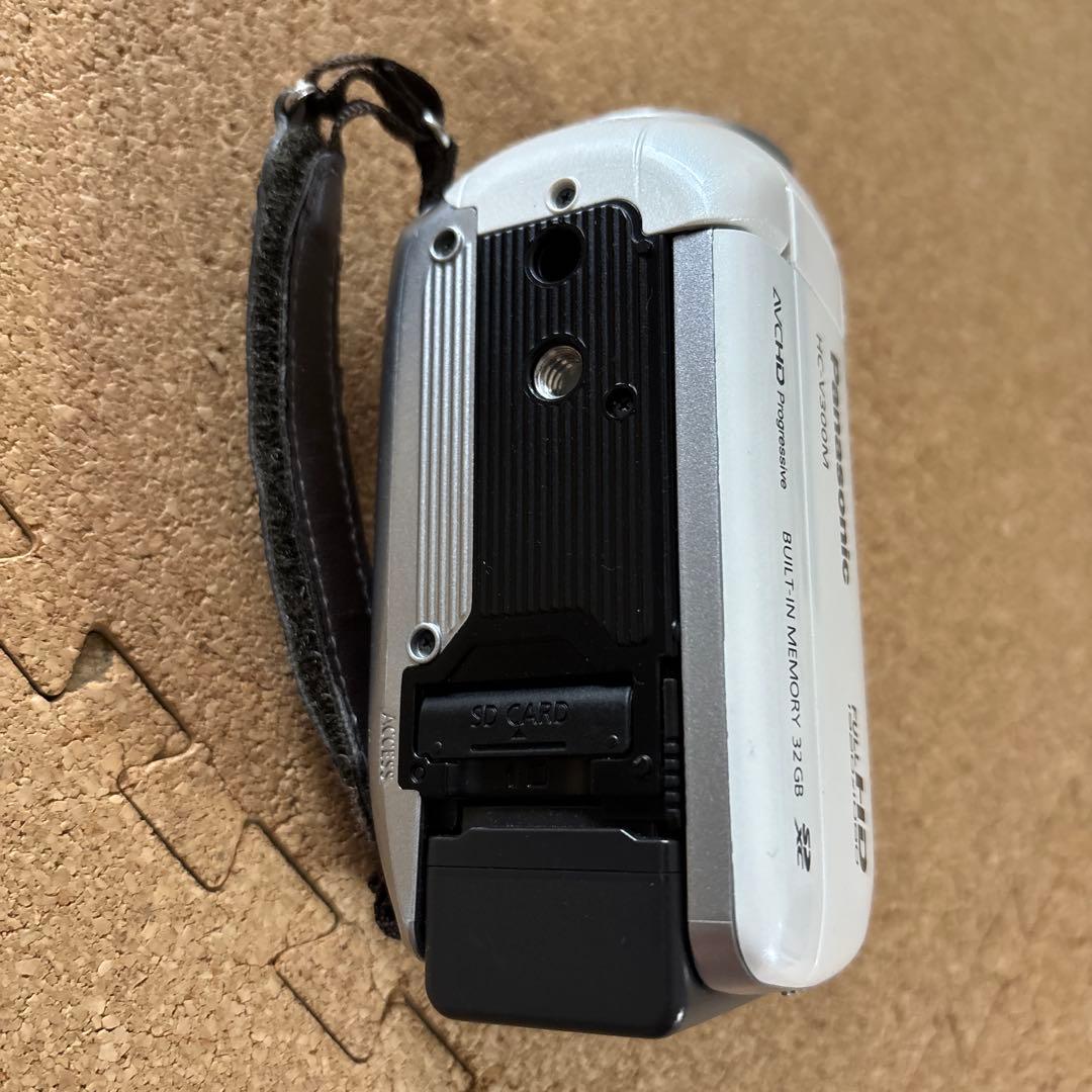 パナソニック　デジタルハイビジョンビデオカメラ　HC-V300M-W