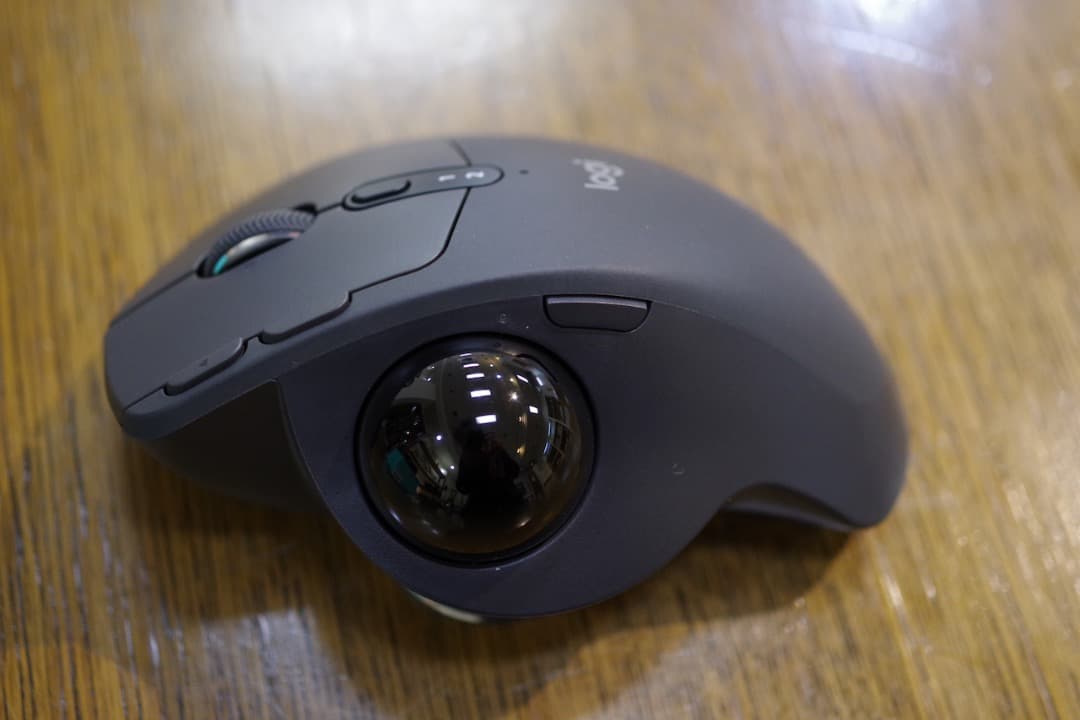 logicool MX ERGO S（黒玉+赤玉）